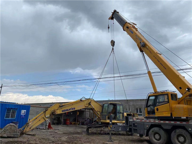 马尔康市25吨吊车的工作半径是多少？