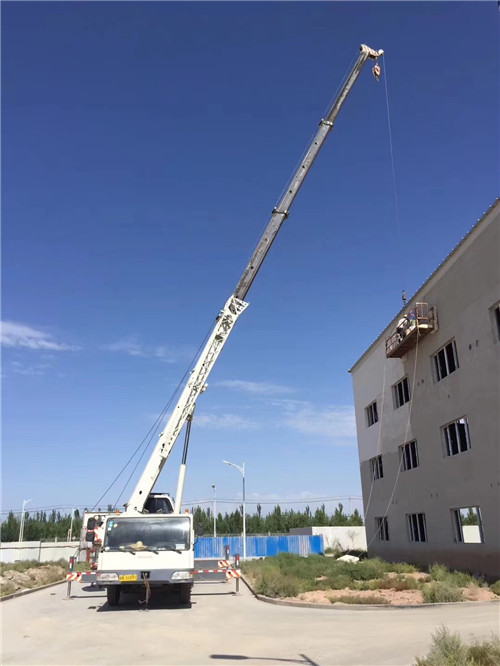 马尔康市“轻装强干”—— 吊车的 “轻量化臂架” 技术